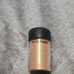 MAC Cosmetics Radiant Gold Eyeshadow